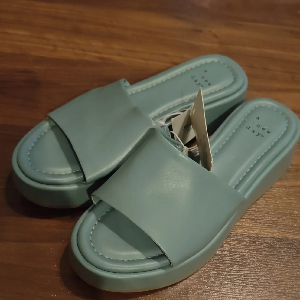 BWT a new day Platform Sandals